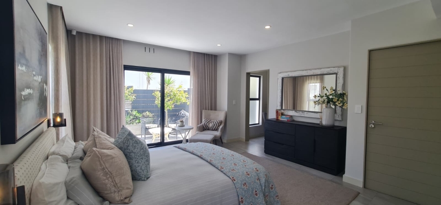 10 Bedroom Property for Sale in Bloubergstrand Western Cape